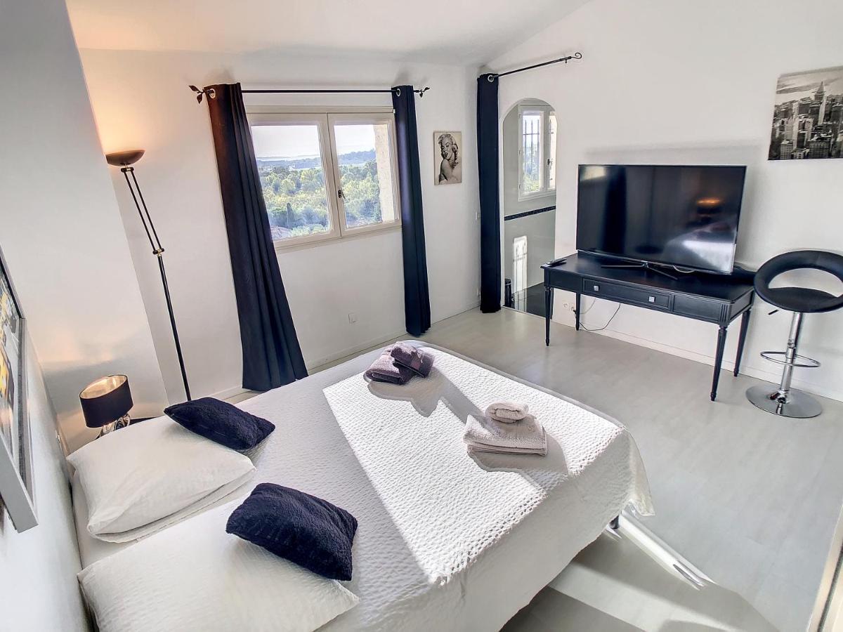 3 Bedrooms Villa Near Cannes - Pool & Jacuzzi - Sea View ماندوليو لا نابول المظهر الخارجي الصورة